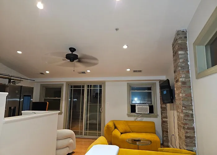 Dc Play House Bed And Breakfast